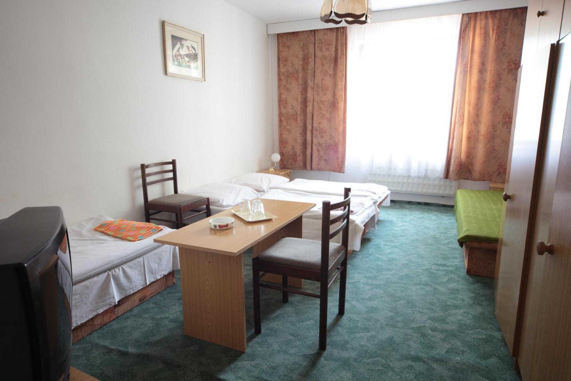 Hotel Puk Topoľčany Dış mekan fotoğraf