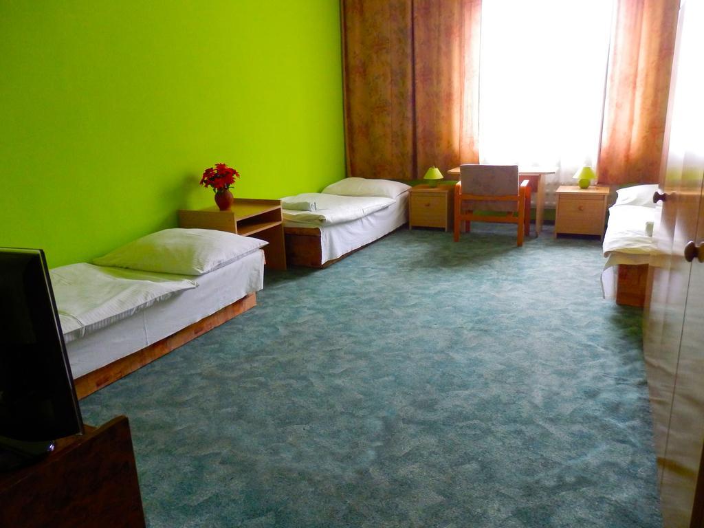 Hotel Puk Topoľčany Dış mekan fotoğraf